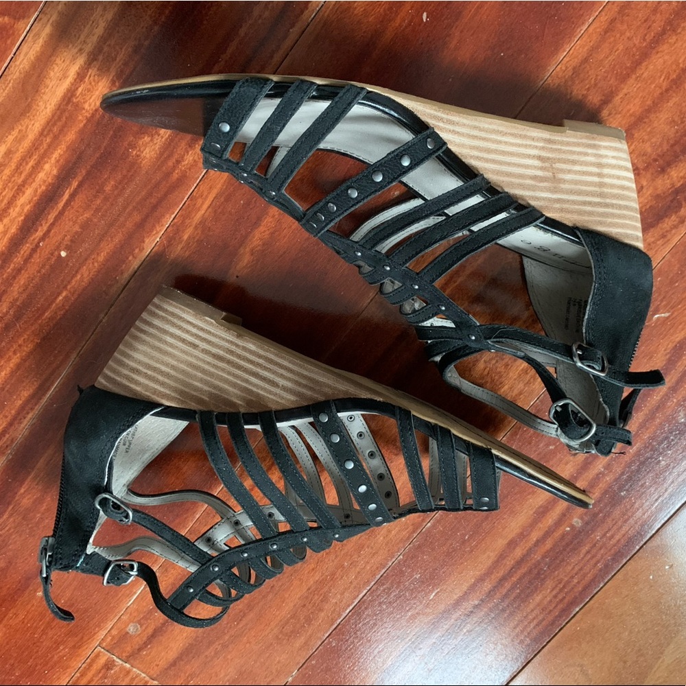 hinge ‘Nolan’ Strappy Wedge Black Suede Sandals Size 7.5
